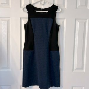 Beautiful stretchy Ann Taylor dress. Size 6P (fits a 6).
